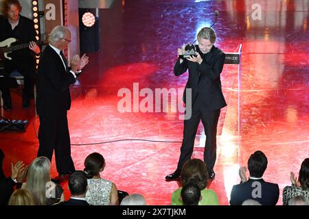 Re Carl XVI Gustaf presenta il Premio Polar Music 2024 all'ESA-Pekka Salonen al Grand Hotel di Stoccolma, Svezia, il 21 maggio 2024. Foto: Jessica G. Foto Stock
