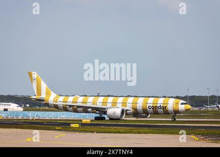 Flughafen Francoforte, Fraport mit Flugzeug. REGISTRIERUNG: D-ANRL, CONDOR, AIRBUS A330-900. // 30.04.2024: Francoforte sul meno, Assia, Germania *** Aeroporto di Francoforte, Fraport con immatricolazione D ANRL, CONDOR, AIRBUS A330 900 30 04 2024 Francoforte sul meno, Assia, Germania Foto Stock