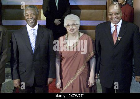 14 febbraio 2003 - il presidente Thabo Mbeki con il presidente della camera Frene Ginwala e il vicepresidente Jacob Zuma all'apertura del Parlamento a città del Capo. Crediti fotografici: Terry Shean / Arena Holdings / african.Pictures Foto Stock