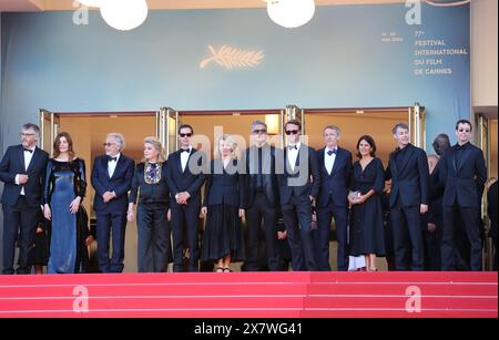 Cannes, Francia, 21 maggio 2024. Fabrice Luchini, Christophe Honoré, chiara Mastroianni, Catherine Deneuve, Benjamin Biolay, Nicole Garcia, Melvil Poupaud e Hugh Skinner arrivano sul Red carpet per la proiezione di Marcello mio al 77° Festival di Cannes, Francia. Crediti: Doreen Kennedy/Alamy Live News. Foto Stock