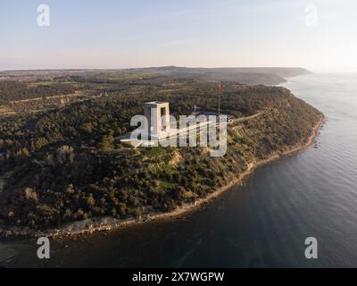 Canakkale, Turchia - 19 marzo 2024: Foto aerea dello storico Memoriale dei Martiri situato sulla penisola di Gallipoli a Canakkale, che mostra il monume Foto Stock