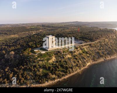 Canakkale, Turchia - 19 marzo 2024: Foto aerea dello storico Memoriale dei Martiri situato sulla penisola di Gallipoli a Canakkale, che mostra il monume Foto Stock