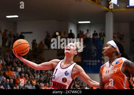 Schio, Italia. 21 maggio 2024. Immagini della partita Famila Wuber Schio vs Umana Reyer Venezia al Palaromare-Schio il 21 maggio 2024, durante il BASKET - LBF Italian serie A1 (gara 3) durante i playoff - Famila Weber Schio vs Umana Reyer Venezia, Italian Basketball serie A1 Women match a Schio, Italia, 21 maggio 2024 credito: Agenzia fotografica indipendente/Alamy Live News Foto Stock