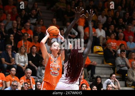 Schio, Italia. 21 maggio 2024. Immagini della partita Famila Wuber Schio vs Umana Reyer Venezia al Palaromare-Schio il 21 maggio 2024, durante il BASKET - LBF Italian serie A1 (gara 3) durante i playoff - Famila Weber Schio vs Umana Reyer Venezia, Italian Basketball serie A1 Women match a Schio, Italia, 21 maggio 2024 credito: Agenzia fotografica indipendente/Alamy Live News Foto Stock