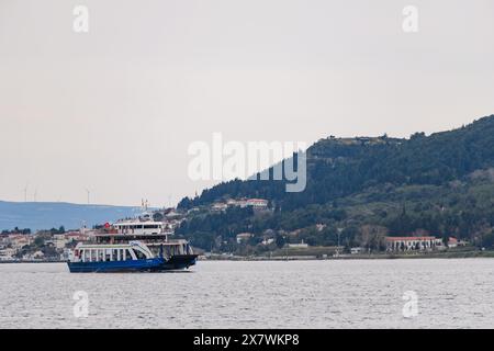 Canakkale, Turchia - 19 marzo 2024: Foto che mostra un traghetto di Gestas che viaggia da Canakkale alla penisola di Gallipoli. Foto Stock