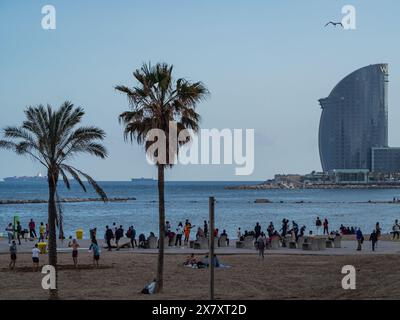 Il primo piano del lussuoso hotel a 5 stelle W Barcelona si trova sul lungomare lungo il famoso lungomare di Barceloneta. Foto Stock