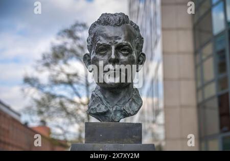 Büste Georg Elser, Straße der Erinnerung, Spreebogen, Moabit, Mitte, Berlin, Deutschland *** Busto di Georg Elser, via della memoria, Spreebogen, Moabit, Mitte, Berlino, Germania Foto Stock