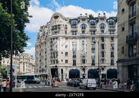 L'Hotel Lutetia, un punto di riferimento iconico situato nella vibrante zona di Saint-Germain-des-Pres di Parigi Foto Stock