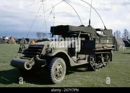 - Normandia, veterani di guerra e collezionisti di veicoli militari d'epoca partecipano alle cerimonie annuali per la commemorazione dello sbarco alleato del giugno 1944. Mezzo di mezza pista US M3 - Normandia, veterani di guerra e collezionisti di veicoli militari d'epoca partecipano alle annuali cerimonie per la commemorazione degli sbarchi alleati del giugno1944. Veicolo semicingolato USA M3 Foto Stock