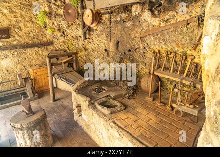 Alte Schmiede im Nationalpark Krka, Kroatien, Europa | Old Smithy at Krka National Park, Croazia, Europa Foto Stock