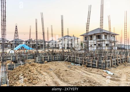 Nuova casa in costruzione in cantiere Foto Stock