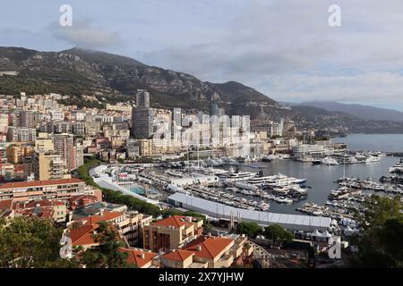 Monaco, Monaco - 02.10.2022: Mattina nel porto di Monaco, l'ultimo giorno del Monaco Yacht Show Foto Stock