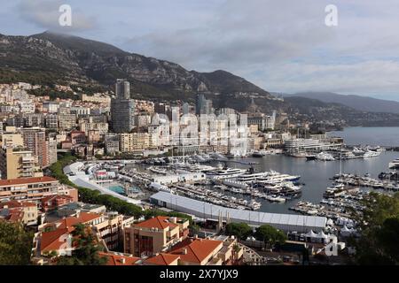 Monaco, Monaco - 02.10.2022: Mattina nel porto di Monaco, l'ultimo giorno del Monaco Yacht Show Foto Stock