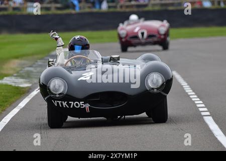 Gregor Fisken, Jaguar D TYPE, Peter Collins Trophy, una gara di venticinque minuti per auto da corsa sportive che in genere competono Foto Stock