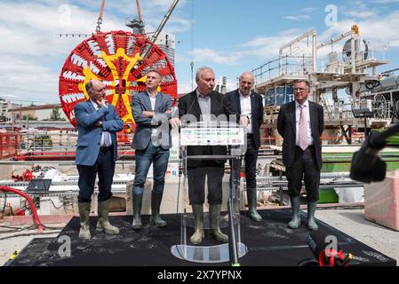 Intervento di Jean-Luc Moudenc, Presidente di Toulouse Métropole e sindaco di Tolosa. Inaugurazione della prima alesatrice a tunnel "Marguerite de Catellan" (TBM) per la linea C sul sito della futura stazione Montaudran gare, piste des géants. Alla presenza di Pierre-Andre Durand, Préfet de la Region Occitanie, Prefet de la Haute-Garonne, la Region Occitanie/Pyrenees-Mediterranee. Il Consiglio dipartimentale dell'alta Garonna. Jean-Luc Moudenc, Presidente di Toulouse Metropole, Sindaco di Tolosa. Jean-Michel Lattes, presidente di Tisseo Collectivités, presidente di Tisseo Ingenerie. Francia, Tolosa Foto Stock