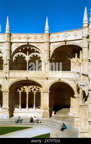 Portogallo, Lisbona, Monastero Dos Jeronimos, Chiostro Foto Stock