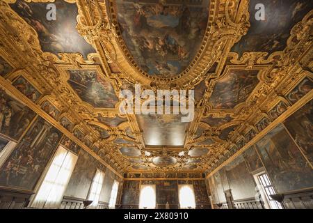 Venezia, Italia - 17 maggio 2024: Dettaglio architettonico all'interno di Palazzo Ducale a Venezia. Foto Stock