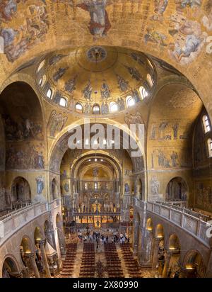 Venezia, Italia - 17 maggio 2024: Dettaglio architettonico all'interno di Palazzo Ducale a Venezia. Foto Stock