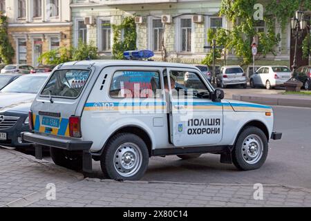 Odessa, Ucraina - giugno 28 2018: Auto della polizia della sicurezza della polizia (Поліція охорони) parcheggiata nella città vecchia. Foto Stock