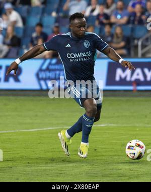 Kansas City, Kansas, Stati Uniti. 21 maggio 2024. L'attaccante sportivo del KC WILLIE AGADA #23 guida l'attacco durante la seconda metà della partita Lamar Hunt Open Cup al Children's Mercy Park di Kansas City, Kansas, il 21 maggio 2024. (Credit Image: © Serena S.Y. Hsu/ZUMA Press Wire) SOLO PER USO EDITORIALE! Non per USO commerciale! Crediti: ZUMA Press, Inc./Alamy Live News Foto Stock