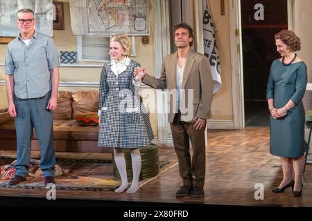 Sipario, il cartello nella finestra di Sidney Brustein, James Earl Jones Theater, Brooklyn, New York USA Foto Stock