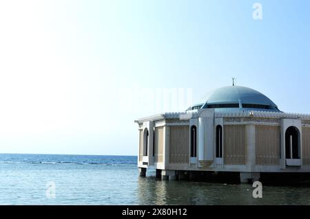 Moschea di al-Rahma (Moschea di Fatima al-Zahra) al tramonto, Jeddah, Regno dell'Arabia Saudita, Medio Oriente - Asia Foto Stock