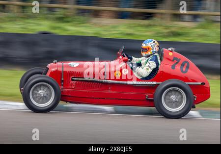 Martin Birch nella sua Maserati 4CM 1935 durante la Parnell Cup. 2024 Goodwood 81st Member's Meeting, Sussex, Regno Unito Foto Stock