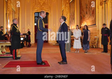 Ian Russell, presidente della Fondazione Molly Rose, è stato nominato membro dell'ordine dell'Impero britannico dal Principe di Galles al Castello di Windsor. L'onore riconosce i servizi per la sicurezza dei bambini online. Data foto: Mercoledì 22 maggio 2024. Foto Stock