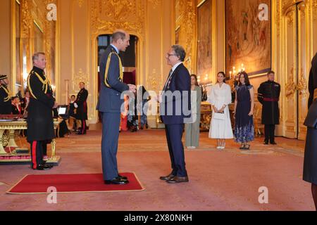 Ian Russell, presidente della Fondazione Molly Rose, è stato nominato membro dell'ordine dell'Impero britannico dal Principe di Galles al Castello di Windsor. L'onore riconosce i servizi per la sicurezza dei bambini online. Data foto: Mercoledì 22 maggio 2024. Foto Stock