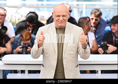 Cannes, Francia. 22 maggio 2024. Peppe Lanzetta partecipa al Photocall "Parthenope" al 77° Festival annuale di Cannes al Palais des Festivals il 22 maggio 2024 a Cannes, in Francia. Credito: Live Media Publishing Group/Alamy Live News Foto Stock