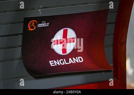 Larnaca, Cipro, 21 maggio 2024. Il dugout della squadra inglese è segnalato durante la gara di apertura del gruppo D contro la Francia ai Campionati europei di Cipro. Crediti: TeeGeePix/Alamy Live News Foto Stock