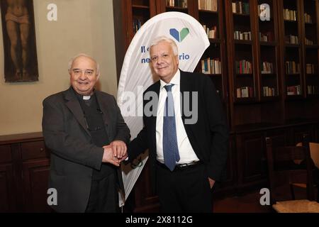 Bologna, Italia - Cronaca - 22 maggio 2024 - Conferenza stampa su «una nuova luce per la Basilica di Santo Stefano», nuovo impianto di riscaldamento, più efficiente e sostenibile. Con monsignorGianluigi Nuvoli, legale rappresentante dell'ente Basilica di Santo Stefano, frate Francesco Mazzon economo della Basilica di Santo Stefano, Gian Luca Galletti, presidente Emil Banca. - (Foto Michele Nucci/LaPresse) News - Bologna, Italia - 22 maggio 2024 - Bologna - Conferenza stampa su «Una nuova luce per la Basilica di Santo Stefano» - (foto Michele Nucci/LaPresse) Foto Stock