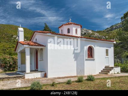 Cappella all'esterno del Monastero di San Nicola Galataki (Monastero di Galataki), abbazia femminile nel massiccio del Monte Kantili, vicino a Limni, isola di Evia, Grecia Foto Stock