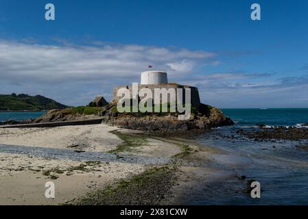 Fort Grey fu costruito nel 1804 come parte del piano di Sir John Doyles per difendere Guernsey dagli attacchi delle Isole del Canale di Napoleone in un giorno di maggio Foto Stock