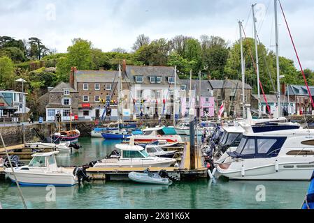 Il colorato porto di Padstow, North Cornwall, Inghilterra, Regno Unito Foto Stock