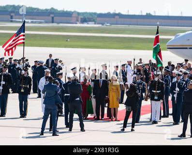 Joint base Andrews nel Maryland, Stati Uniti. 21 maggio 2024. Il presidente keniota William Ruto arriva alla Joint base Andrews nel Maryland salutato dal Dr Jill Biden il 22 maggio davanti ad uno stato a Washington DC Credit: Andrew thomas/Alamy Live News Foto Stock