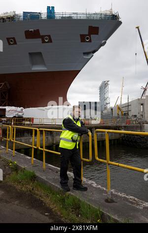 Il segretario alla difesa Grant Shapps in visita alla BAE Systems a Glasgow, in riunione con personale e apprendisti, osservando i significativi progressi nella produzione di navi da guerra. Foto Stock