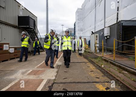 Il segretario alla difesa Grant Shapps in visita alla BAE Systems a Glasgow, in riunione con personale e apprendisti, osservando i significativi progressi nella produzione di navi da guerra. Foto Stock