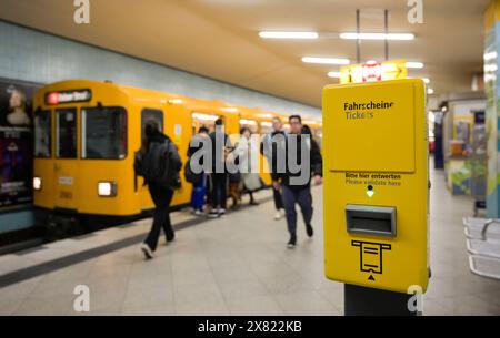 Ticket Entwerter, U-Bahnhof Turmstraße, Moabit, Mitte, Berlino, Germania Foto Stock