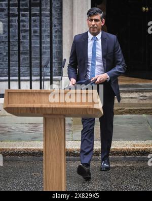 Londra, Regno Unito. 22 maggio 2024. Rishi Sunak, primo ministro del Regno Unito, fa l'annuncio elettorale con un discorso da un leggio fuori 10 Downing Street fuori 10 Downing Street a Westminster, Londra. La data delle prossime elezioni generali è il 4 luglio 2024. Crediti: Imageplotter/Alamy Live News Foto Stock