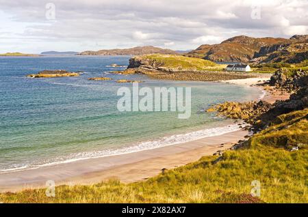 Clashnessie Bay, Stoer, Assynt, Sutherland, Scottish Highlands, sulla rotta North Coast 500, in una tranquilla giornata di fine estate. Foto Stock