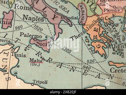 Dettaglio tratto da una mappa politica d'epoca dell'Europa che mostra il Mar Mediterraneo. Foto Stock