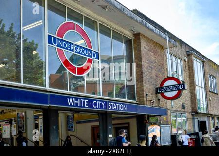 White City Station sulla Central Line, Borough of Hammersmith & Fulham, Londra, Inghilterra, Regno Unito Foto Stock