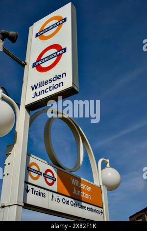 Willesden Junction Station, Borough of Brent, Londra, Inghilterra, Regno Unito Foto Stock