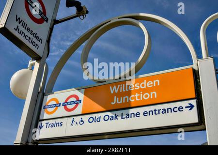 Willesden Junction Station, Borough of Brent, Londra, Inghilterra, Regno Unito Foto Stock