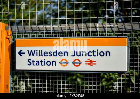 Willesden Junction Station, Borough of Brent, Londra, Inghilterra, Regno Unito Foto Stock