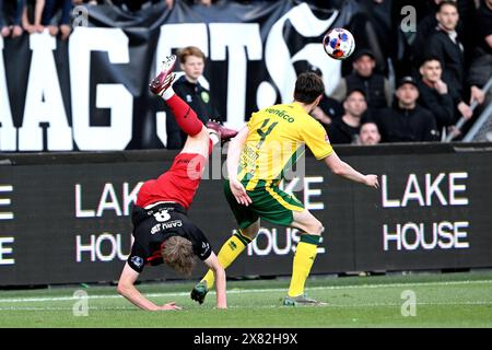 L'AIA - (l-r) Cisse Sandra dell'sbv Excelsior, Matteo Waem dell'ADO Den Haag durante la partita di promozione/retrocessione tra ADO Den Haag e Excelsior Rotterdam allo stadio Bingoal il 22 maggio 2024 ad Amsterdam, Paesi Bassi. ANP GERRIT VAN COLOGNE Foto Stock