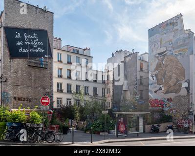 Parigi, Francia - 21 aprile 2022: Enormi dipinti di Street art sulle facciate degli edifici di rue Belleville, Parigi Foto Stock