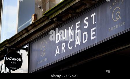 Cardiff, Galles, ottobre 29 2023: Ingresso al Duke St. Arcade a Cardiff. Uno dei sei centri commerciali coperti di vittoriani ed edoardiani nella capitale del Galles Foto Stock