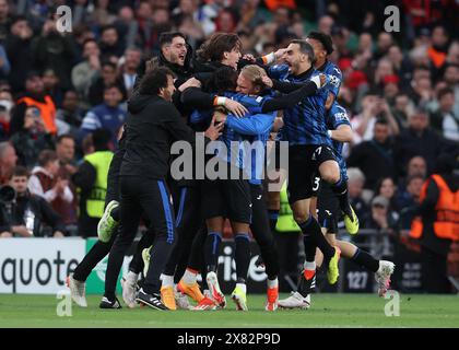 Dublino, Irlanda. 22 maggio 2024. Ademola Lookman dell'Atalanta BC festeggia con la panchina durante la finale di UEFA Europa League all'Aviva Stadium di Dublino. Il credito per immagini dovrebbe essere: Paul Terry/Sportimage Credit: Sportimage Ltd/Alamy Live News Foto Stock